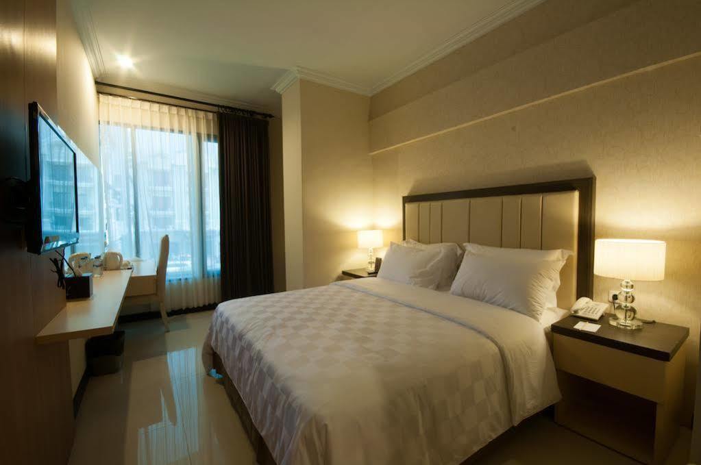 โรงแรมเบลลา สุราบายา ภายนอก รูปภาพ